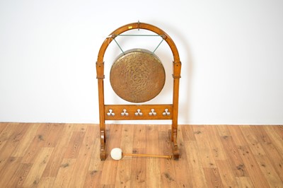 Lot 14 - A early 20th Century oak dinner gong