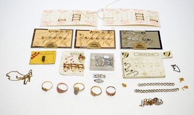 Lot 91 - Five 9ct yellow gold rings and other items.