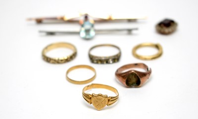 Lot 86 - A selection of gold and other jewellery