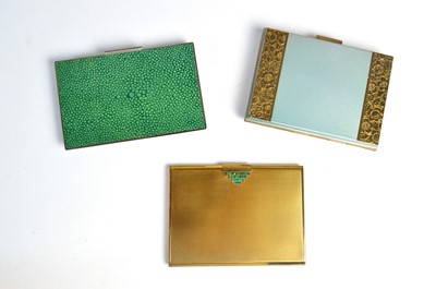 Lot 66 - 1930s and later carryalls