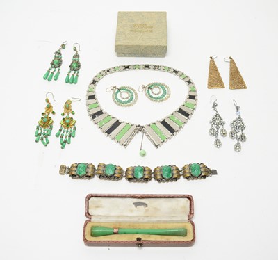 Lot 25 - 1930s Art Deco faux jade and similar costume jewellery