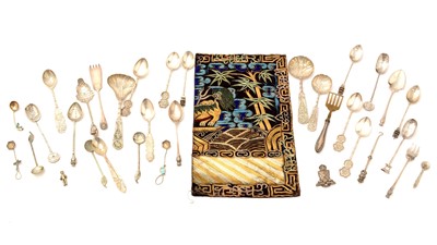 Lot 116 - A quantity of Chinese and other Far Eastern silver spoons