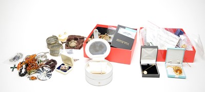 Lot 146 - A large collection of costume jewellery