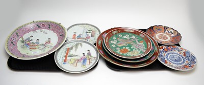 Lot 269 - A selection of Chinese and Japanese ceramic circular plates