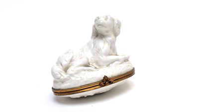 Lot 288 - French blanc de chine bonbonniere