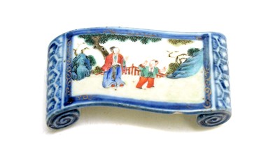 Lot 752 - Chinese famille verte brush stand