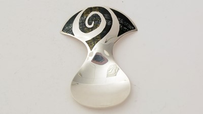 Lot 242 - A contemporary silver caddy spoon