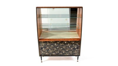Lot 96 - A retro vintage mid 20th century circa 1960's mirror backed cabinet bookcase vitrine
