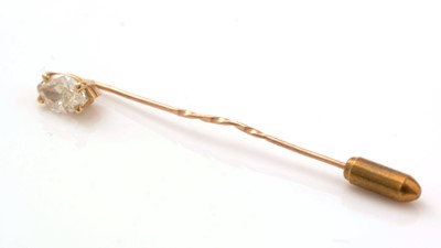 Lot 541 - A diamond tie pin