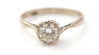 Lot 551 - A single stone solitaire diamond ring