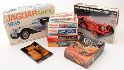 Lot 425 - A selection of constructor model kits