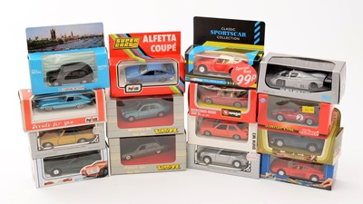 Lot 432 - A selection of diecast model vehicles
