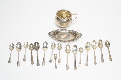 Lot 232 - A selection of silverware