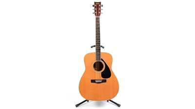 Lot 913 - A Yamaha FG340II 1982