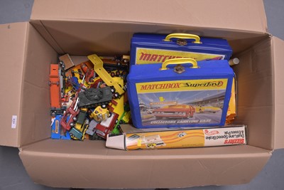 Lot 331 - A selection of toys, diecast models and collectibles