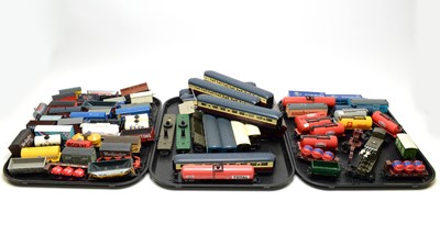 Lot 276 - A selection of 00-gauge model railway, rolling stock, coaches and other items