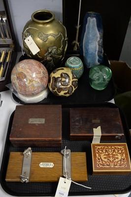 Lot 505 - A selection of collectibles
