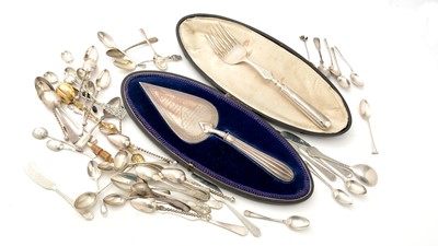 Lot 43 - An Edwardian silver trowel; small silver spoons; and a set of six American butter spreaders