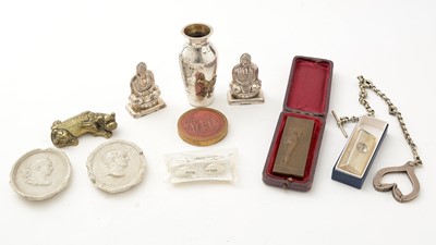 Lot 107 - A mixed collection of silver and plated items