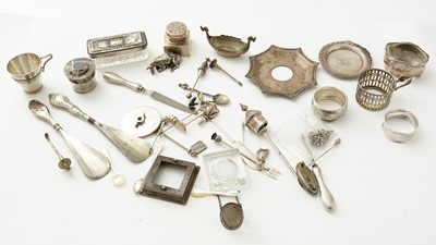 Lot 115 - A selection of silver items