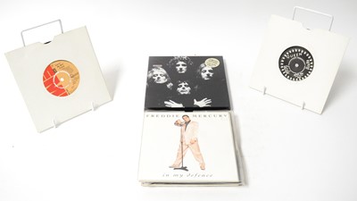 Lot 304 - 14 Queen 7" singles, EPs, and box set