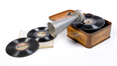 Lot 191 - A mid-20th Century German pigmyphone toy gramophone