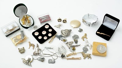 Lot 165 - A selection of Country Sports interest costume jewellery