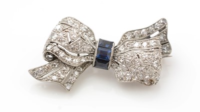 Lot 486 - An Edwardian sapphire and diamond bow pattern brooch