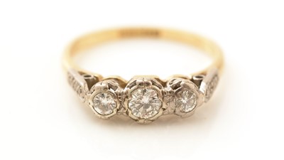 Lot 475 - A three stone diamond ring