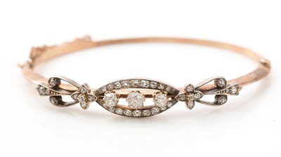 Lot 479 - A Victorian diamond bangle