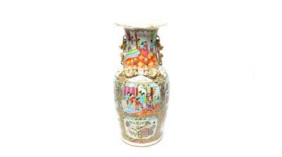 Lot 837 - Canton famille rose vase