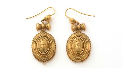 Lot 449 - A pair of Victorian 18ct yellow gold drop earrings