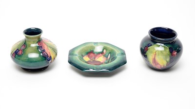 Lot 814 - Three small pieces of Moorcroft