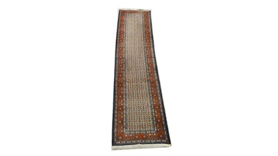 Lot 83 - A Moud runner