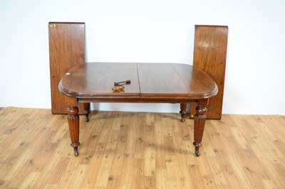 Lot 18 - A Victorian mahogany extending dining table