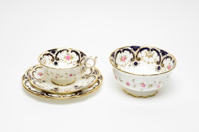 Lot 907 - A Coalport Bone China part tea service