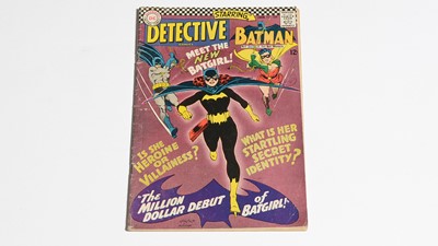 Lot 19 - Detective Comics by DC