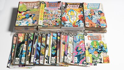 Lot 32 - DC Comics, Justice League
