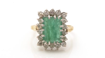 Lot 686 - An emerald and diamond cluster ring