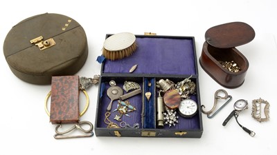 Lot 141 - A selection of costume jewellery