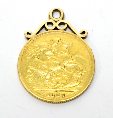 Lot 80 - A Queen Victoria gold sovereign pendant