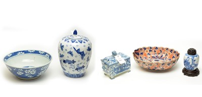 Lot 393 - A collection of Oriental and other ceramics