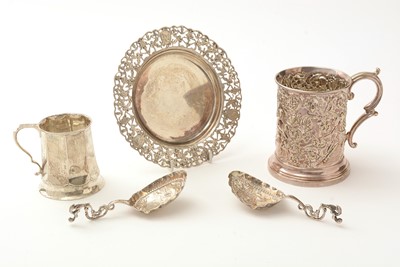 Lot 96 - A silver Christening tankard, and other items