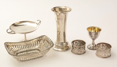 Lot 171 - A selection of silverware