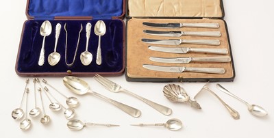 Lot 172 - A selection of silver teaspoons and other items