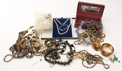 Lot 180 - A large quantity of costume jewellery