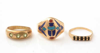 Lot 148 - Three stone set rings