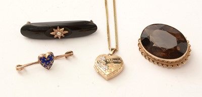 Lot 161 - A quartz and 9ct gold brooch and other jewellery