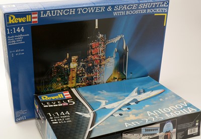 Lot 206 - Seven Revell model constructor kits