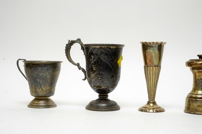 Lot 146 - A selection of silver items